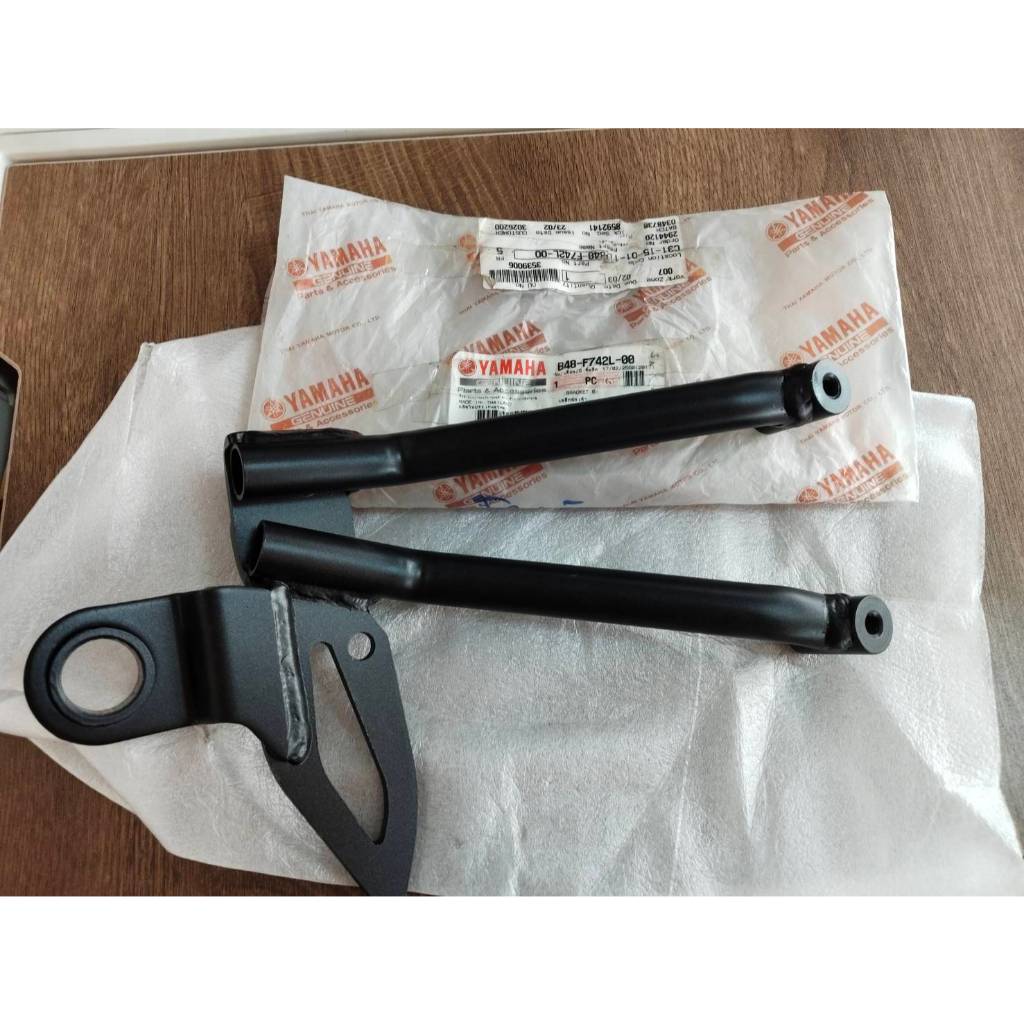 เหล็กพักเท้าหลังด้านขวา Yamaha M slash สินค้าแท้ใหม่ ขาย Clear Stock