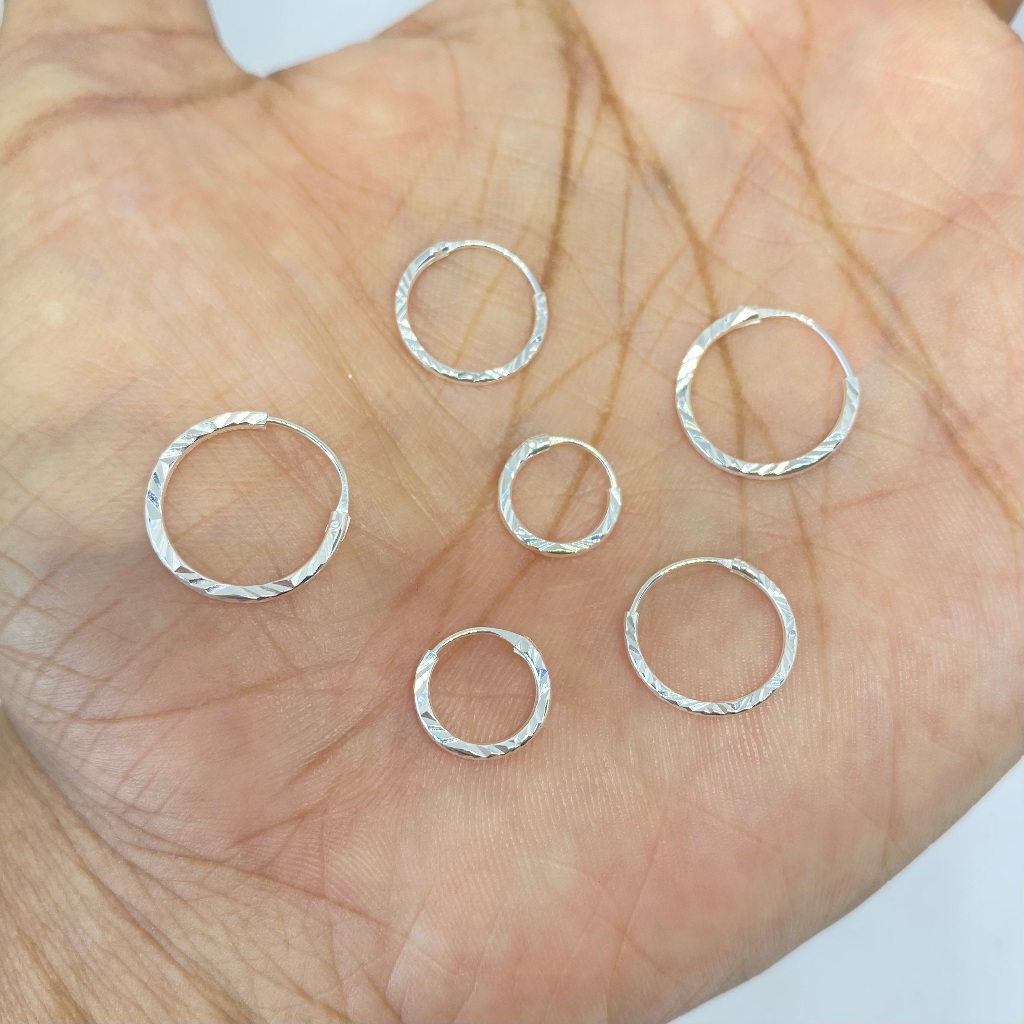 ต่างหูห่วงเงินแท้ Carved Hoop Earrings 92.5% (ห่วงเหลี่ยม 1.2 มิลลิเมตร ตัดลาย)