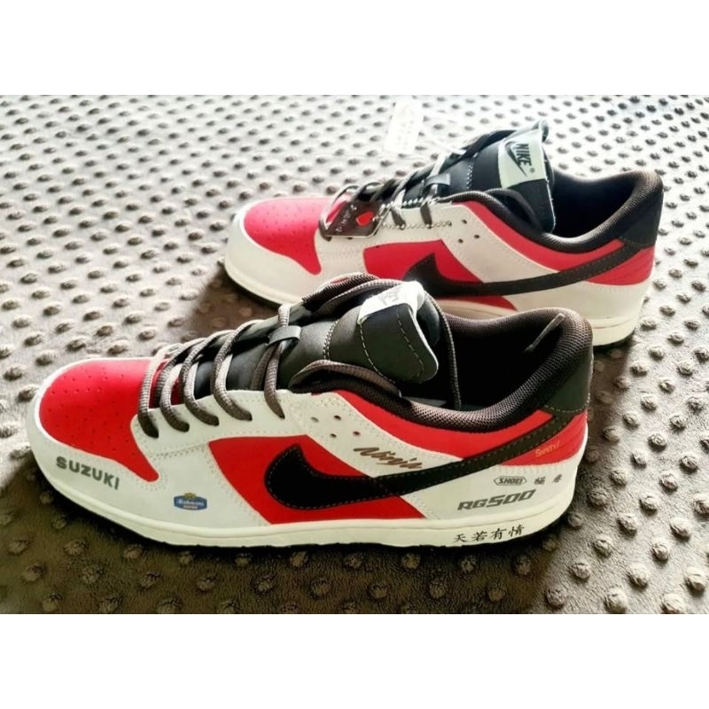 รองเท้า Nike SB Dunk Low Suzuki RG500 (ผู้หญิงข้าใครอย่าแตะ)