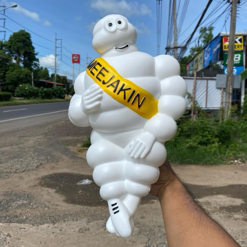 ตุ๊กตามิชลิน 17นิ้ว ท่ายืน พร้อมขาจับ สำหรับประดับหน้ารถบรรทุก
