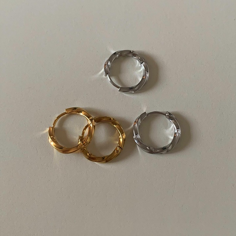 ต่างหูสเตนเลสใส่อาบน้ำได้ ไม่ลอกไม่ดำ HER OBJECTIVE_HER CLASSIC TWIRL HOOPS EARRING