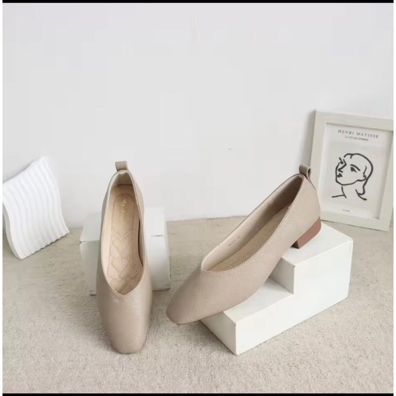 รองเท้าflat shoes สี khaki size 37(used once)