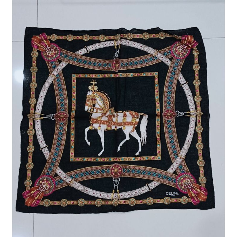เก็บอย่างเดียวไม่ผ่านการใช้งาน ผ้าเช็ดหน้าขนาดเล็ก20" x20"จำนวน4ผืน และผืนใหญ่34"x34"จำนวน1ผืน
