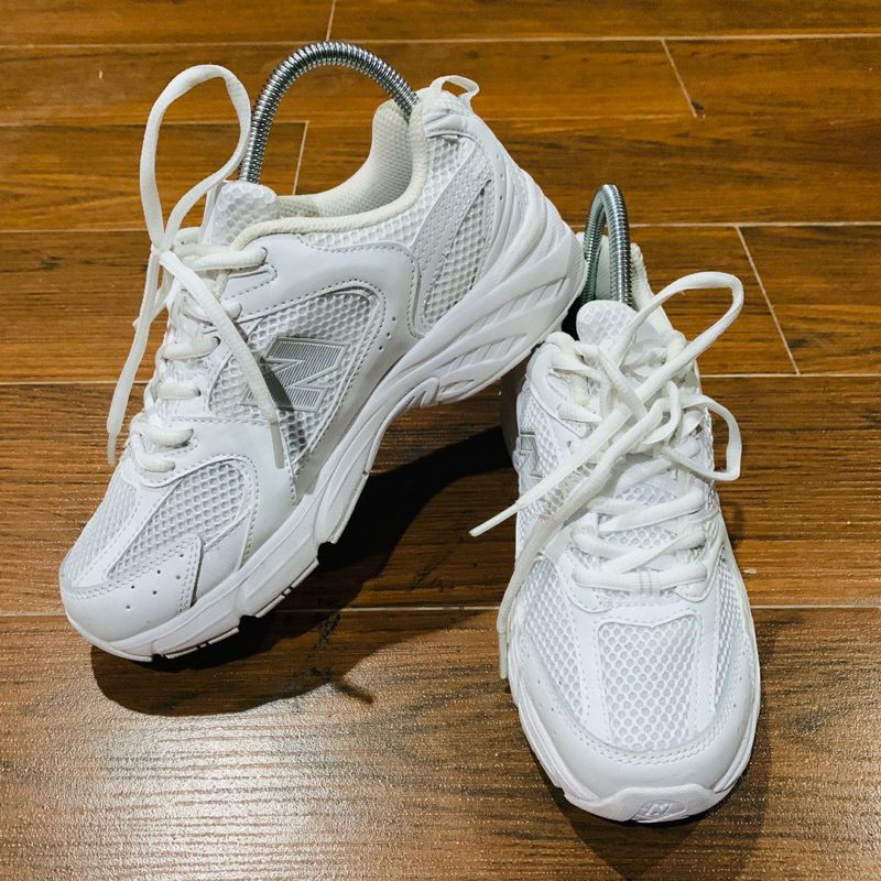 รองเท้า NB530 สีขาว ไซส์ 5UK /38 /23.5 มือสอง สวยกริบ