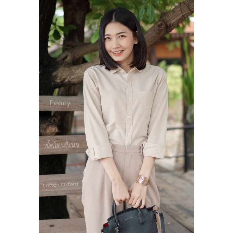 เชิ้ตยาวคอปกสีโทนเบจ ติดกระเป๋า เสริมความเป็นธรรมชาติในตัวคุณ