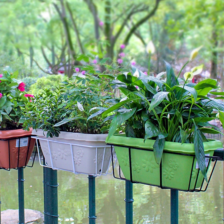 ที่แขวนกระถางดอกไม้ ราวแขวนชั้นวางดอกไม้ ใช้แขวนที่กำแพง รั้วบ้าน หรือระเบียงห้องนอน