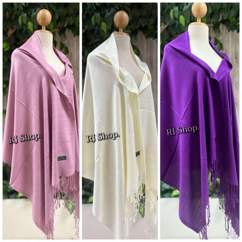 #ผ้าพันคอ คลุมไหล่ สีพื้น ผ้า silk เนื้อคล้ายๆผ้าไหมแต่ไม่ใช่ผ้าไหม เบาบาง เนื้อนุ่ม คลุมได้หลายโอกาส (พร้อมส่ง)