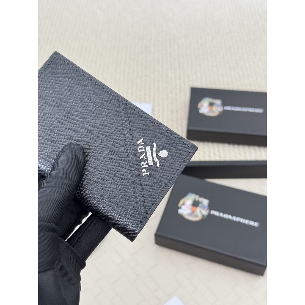 พร้อมส่ง (1:1 Hi end grade) กระเป๋าตังค์+บัตรแบบพับ 2 ตอน Bi-Fold Saffiano Card Wallet