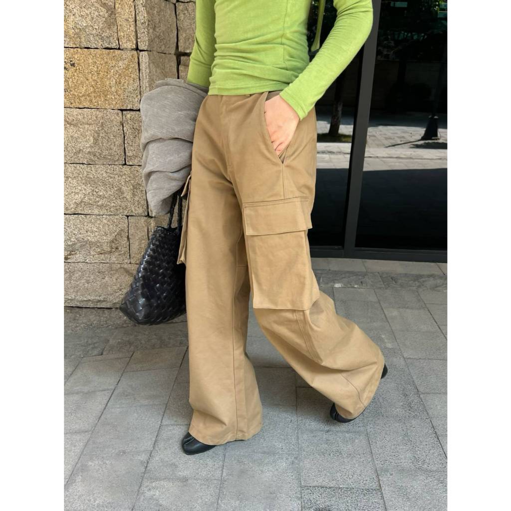 กางเกงขายาวเอวสูงคาร์โก้ทรงบาร์เรล FINE PLAIN CARGO BARREL PANTS