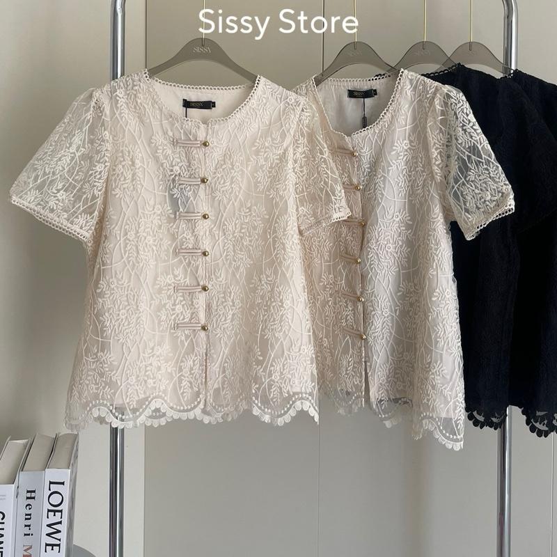 SISSY : เสื้อลูกไม้แขนสั้น ลายดอกทั้งตัว สีพื้น คอแต่งลูกไม้ มีซับด้านใน เนื้อนุ่มใส่สบาย