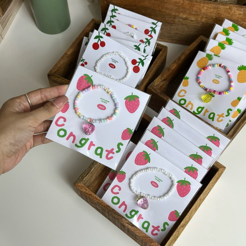 กำไลลูกปัด ของขวัญปัจฉิม congratulations