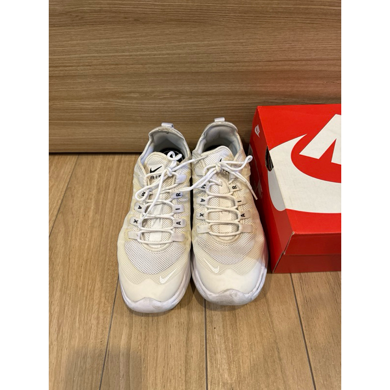 รองเท้ากีฬา Nike air max axis ขนาด  41 UK 7 สีขาว สวยสภาพดี มือสอง เจ้าของขายเอง ของแท้จาก shopไทยค้