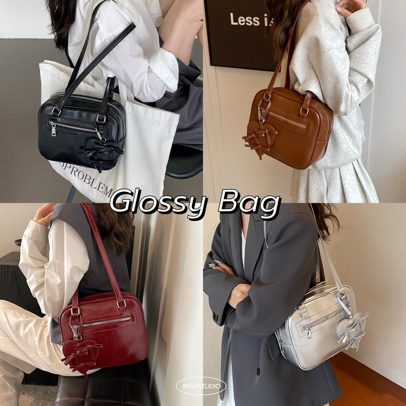 Jira8Studio | กระเป๋าสะพาย รุ่น Glossy Bag พร้อมที่ห้อยหัวใจ
