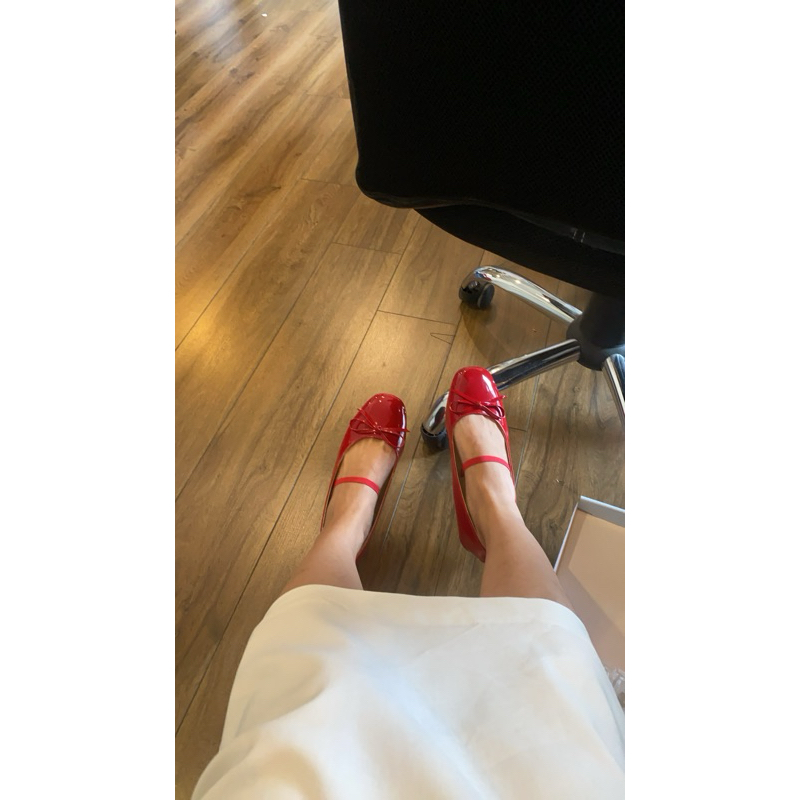 Flynn Room service สี Ketchup size 39 มือสอง