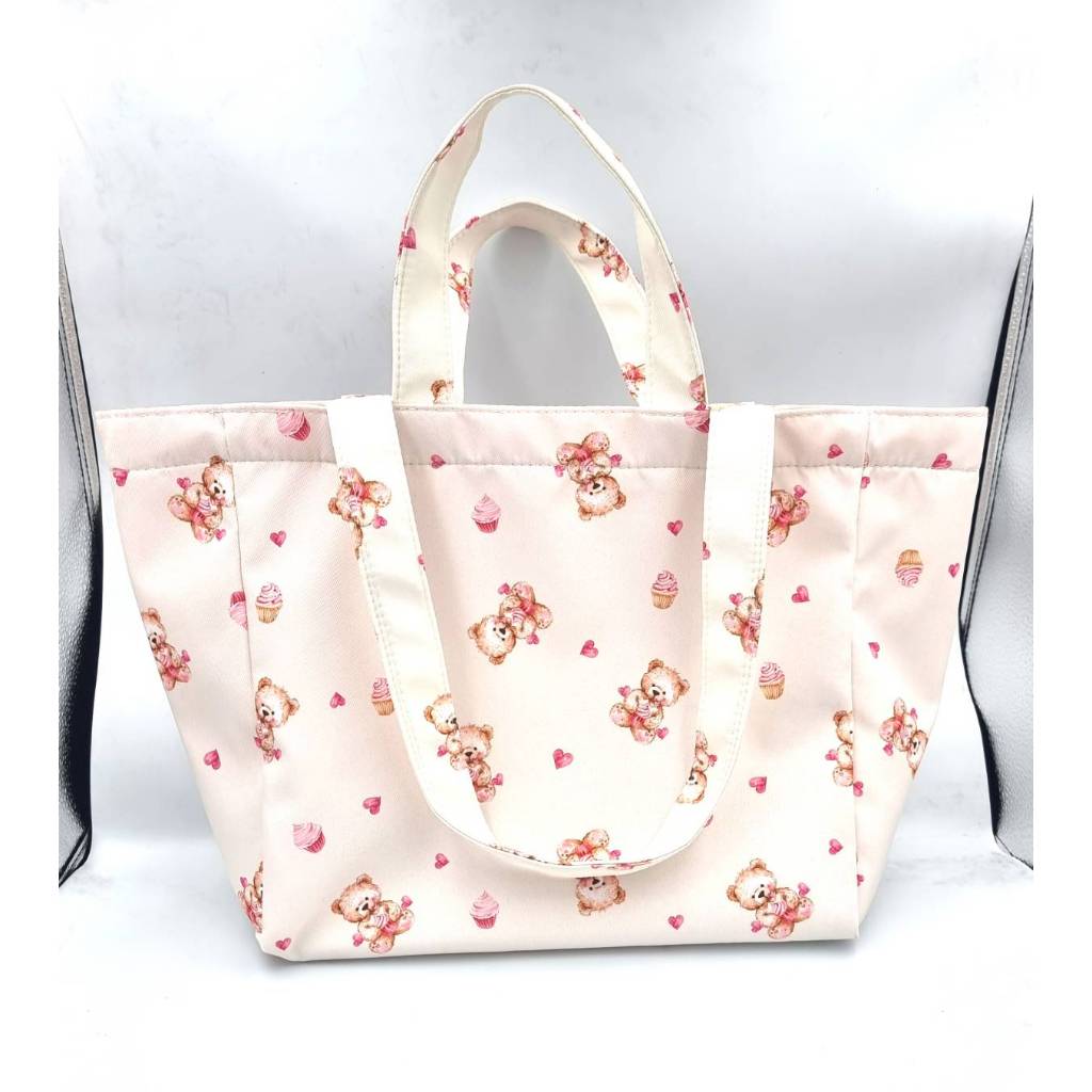 VITRA กระเป๋าผ้า ทรงมัฟฟิ่น พร้อมส่ง ผ้าสั่งทอพิเศษ ทนทาน น้ำหนักเบา พิมพ์สีสวยสดทุกเฉดสี