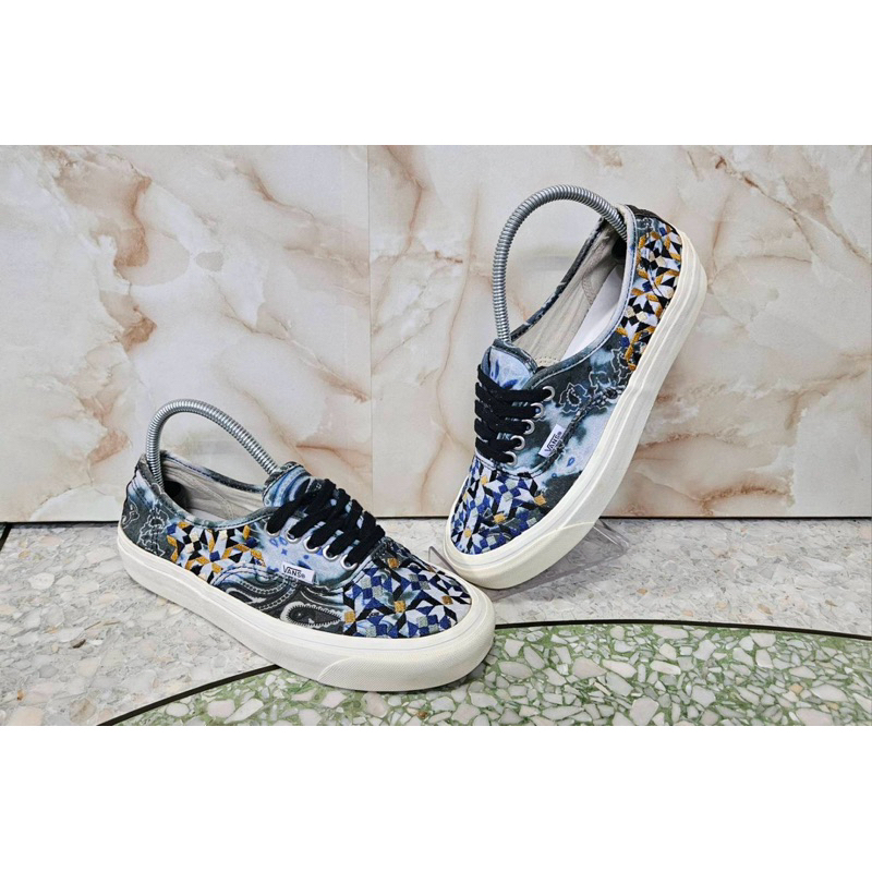 รองเท้าผ้าใบ vans แท้ มือสอง สภาพใหม่มาก
