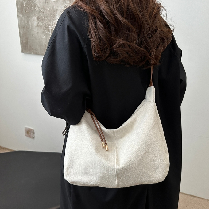 GUCSELECTED(B2298) กระเป๋าสะพายข้างผ้าหนังกลับ ใส่ไอแพดได้(ขนาด16นิ้ว)