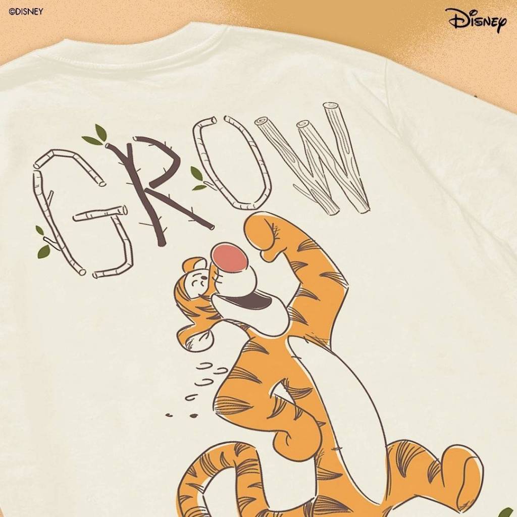 Power 7 Shop เสื้อยืดการ์ตูน ลาย "Winnie the Pooh" ลิขสิทธ์แท้ DISNEY(TMX-193-สีครีม) — صورة 5
