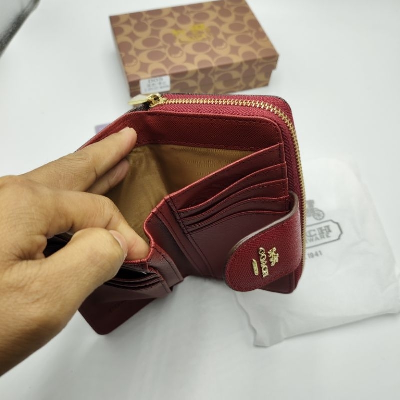 กระเป๋าสตางค์ ความยาว 6 นิ้วมีช่องใส่นามบัตรและด้านในจะมี 2 ช่องและมีช่องกลางด้วยมีกล่องถุงผ้าและการ์ดสินค้าพร้อมส่ง - รูปที่ 2