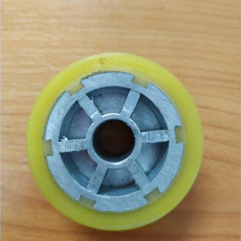 FR102 ลูกกลิ้งยางเหลือง.ใช้สำหรับเครื่องซีลสายพาน