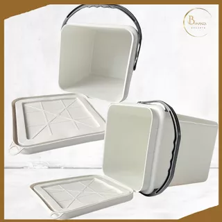 ถังปี๊บ ถังสี่เหลี่ยม ถังพลาสติก ขนาด 20 ลิตร สีขาว B (ครีม) หูพลาสติกแข็งสีดำ + ฝา1ห่วง