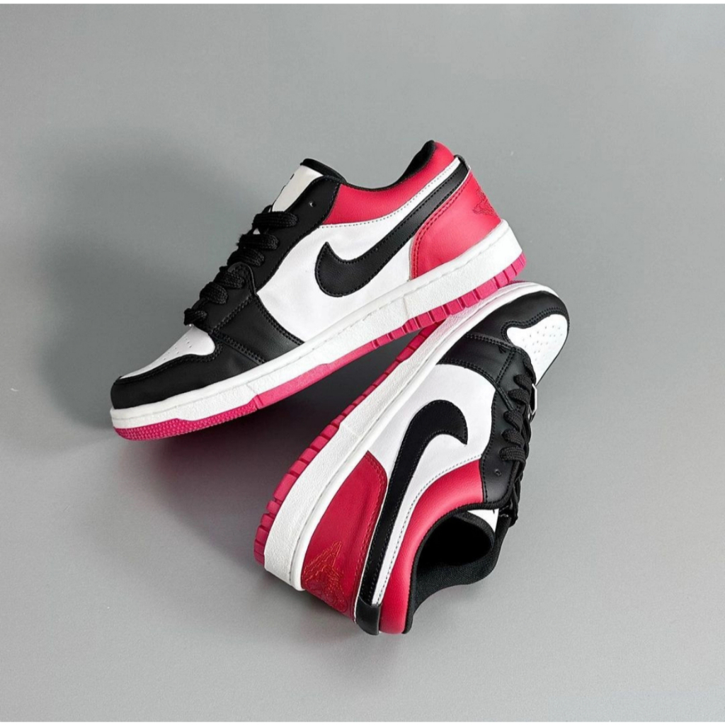 แนะนำ 100% NIKE Air Jordan 1 Low Top Black Toe รองเท้ากีฬาสำหรับบุรุษและสตรี Nike Jordan Sports Shoes แท้