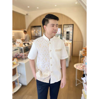 เสื้อเชิ้ตผ้าไทยผู้ชาย (สีขาวครึ่วตัว) : ทรงพระราชทาน เสื้อเชิ้ตคอจีน ทรงสวย ชุดใส่ทำงานผู้ชาย ชุดใส่ออกงานผู้ชาย