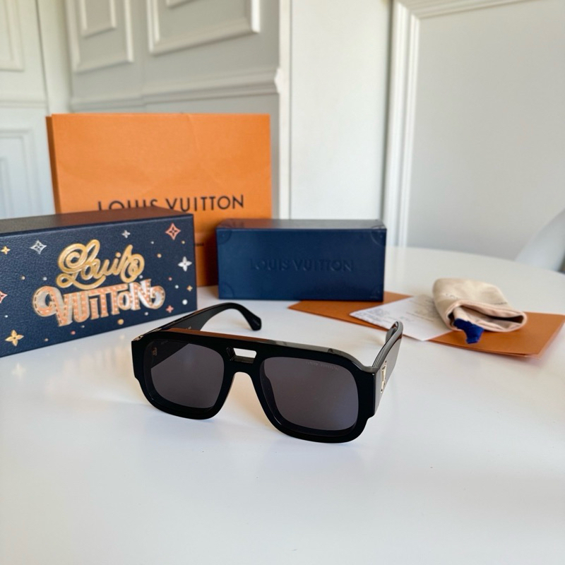 Kept unused ‼️ Lv Clash sunglasses ปี2024 ออก shop ไทย สภาพใหม่ ซื้อเก็บ