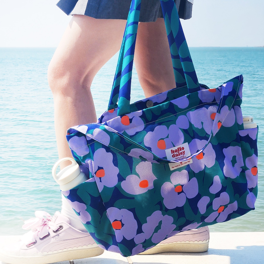Hello Daisy [แบรนด์ไทย]  กระเป๋าแคนวาส Weekend bag  ช่องใส่กระบอกน้ำ 2 ช่อง + แถมรองก้น