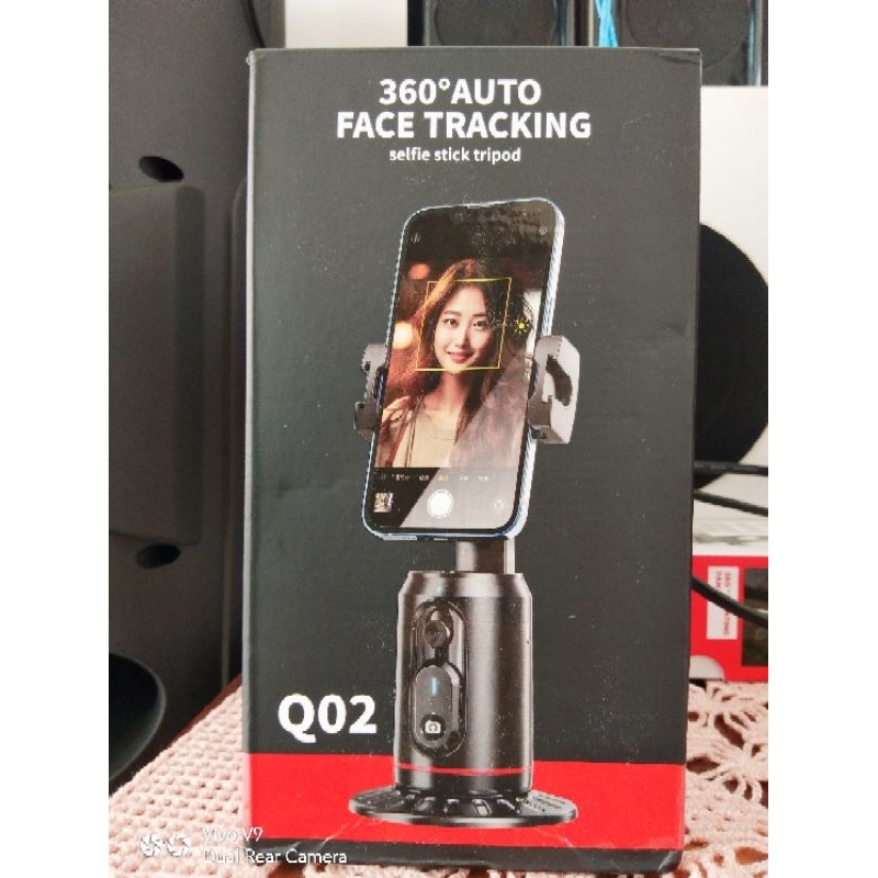 Q02 ขาตั้งกล้องมือถือหมุนได้ 360 องศา สั่งการด้วยระบบAI ใช้งานง่ายสะดวก
