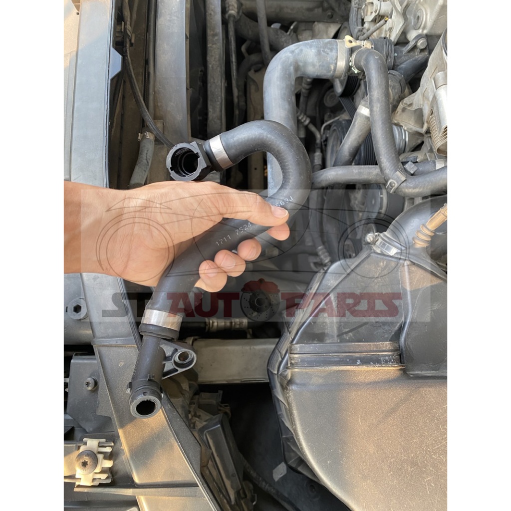 ท่อยางหม้อน้ำล่าง ท่อยางหม้อน้ำด้านล่างซ้าย สําหรับ BMW  X1  E84  N46 N46N E90 E91 E92 E93 E88 E82