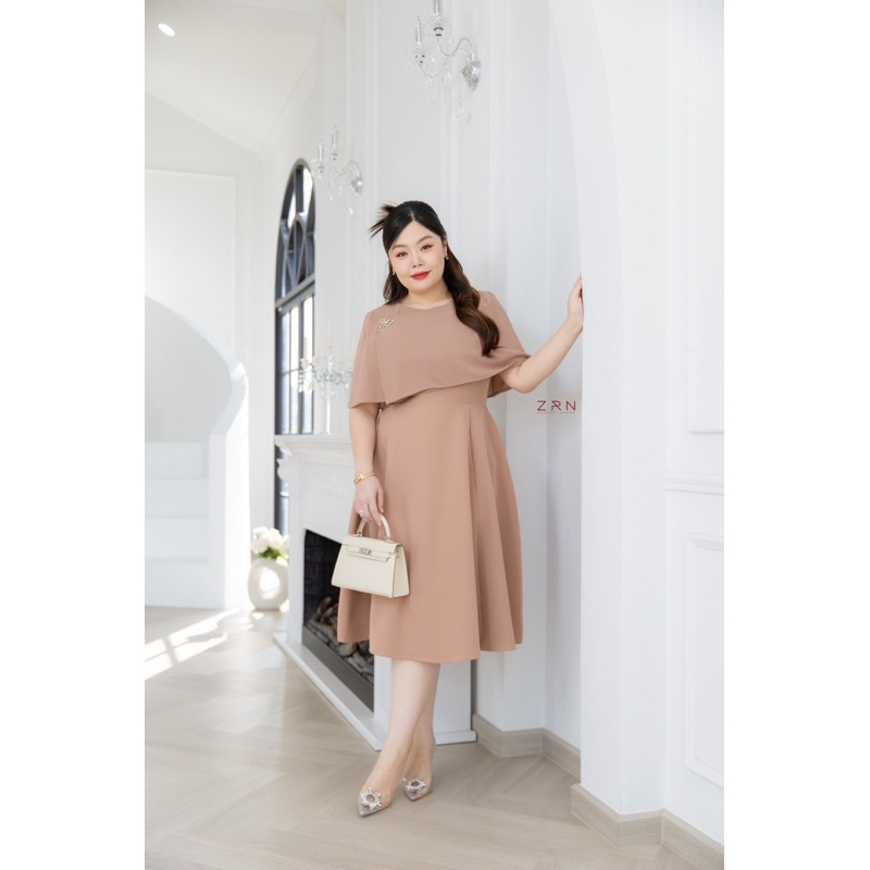 Engfa dress เดรสออกงาน มีตกแต่งชีฟองช่วงไหล่ ปิดต้นแขนสวยมาก รุ่นนี้มีเข็มกลัดให้ด้วนนะค้า