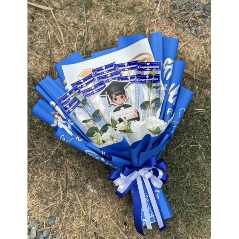 ช่อดอกไม้รับปริญญา ช่อเงิน ใส่เงินได้ 10 ใบ มีหลากสีหลายแบบ