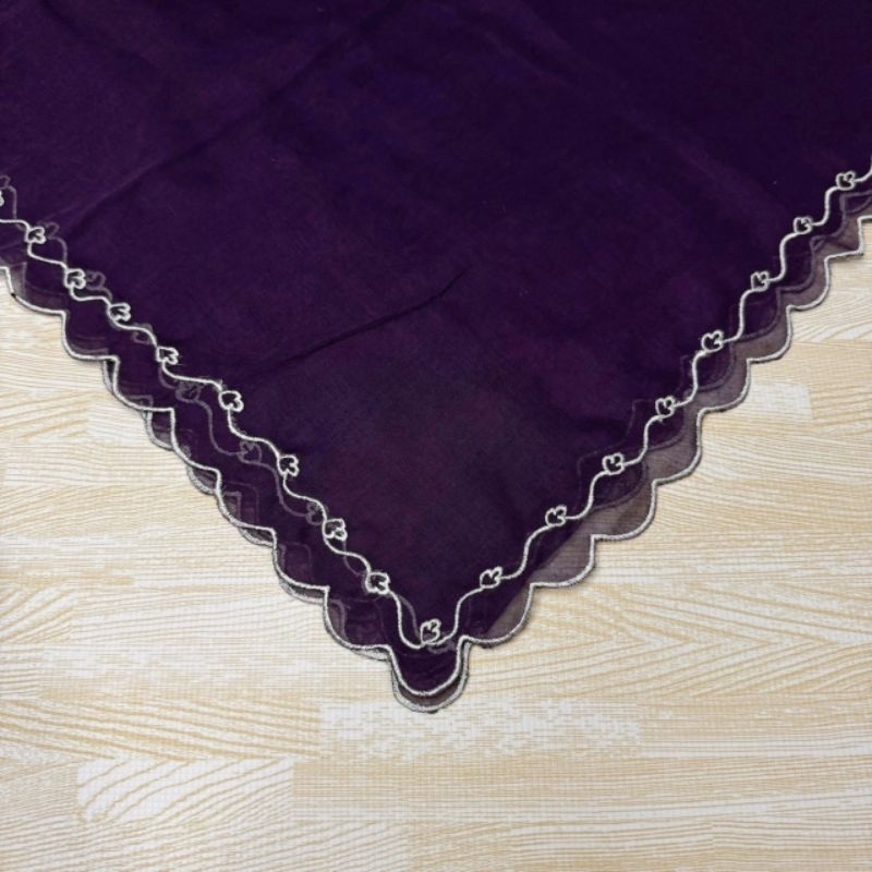 🍁[ บาวา RoseGold ] ปักริมสองชั้น ดอกครีม ผ้าสีพื้น รุ่นเถาวัลย์