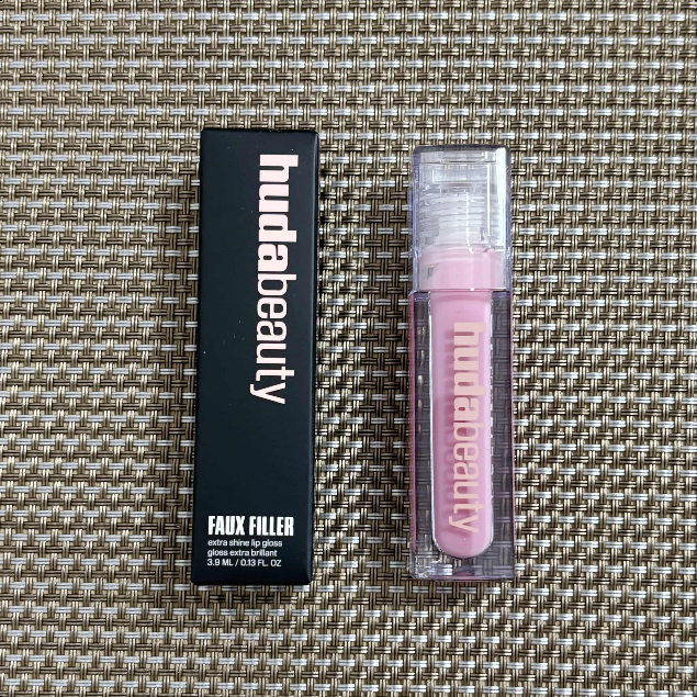 HUDA BEAUTY ฟิลเลอร์เทียมเงาไม่ติดลิปกลอส