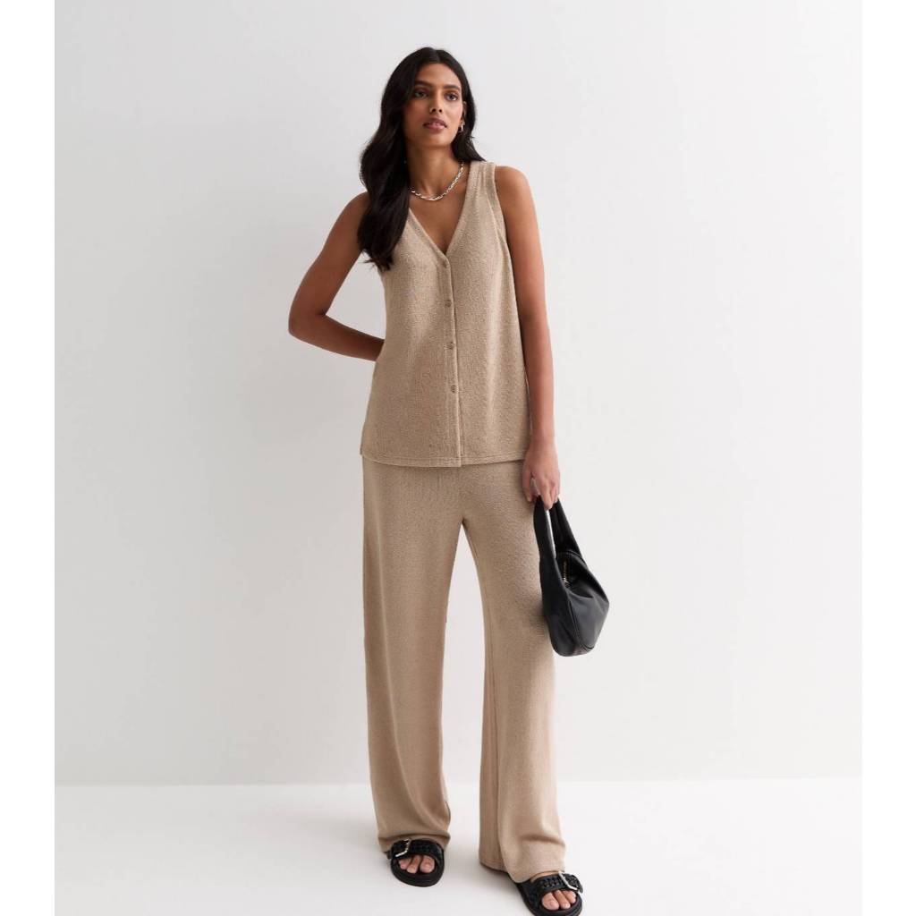 New Look Textured Fine Knit Button Front Waistcoat เสื้อแขนกุด คิวี กระดุมหน้า ผ้าถักเนื้อนุ่ม แมทง่ายดูดีค่ะ สีMink