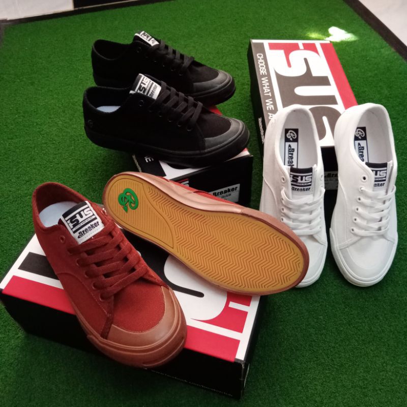 Breaker (เบรกเกอร์) รองเท้านักเรียน Breaker ISUS รองเท้าผ้าใบ มี 3 สี ขนาด ไซส์ 36 EUR - 45 EUR