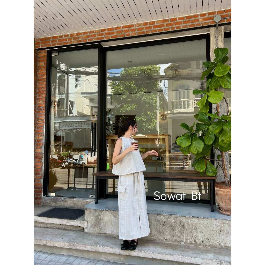 Sawat_bt ”Cargo skirt“ดีเทลเสื้อกล้ามครอปความยาวเลยเอว มีซิปหลัง