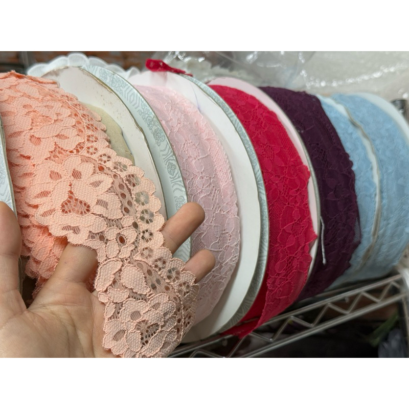 ลูกไม้ยืดขนาด 2 นิ้ว แบ่งขายเป็นเมตร  พร้อมส่ง