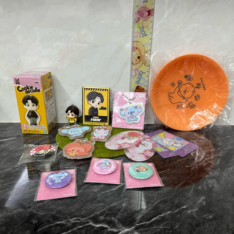 ของสะสม bt21 tinytan เหมากอง 13 ชิ้น 390.-