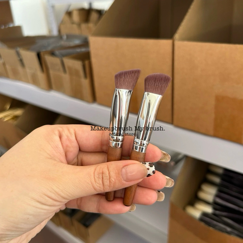 Makeupbrush ร้านไทยแท้ แปรงลงคอนซิลเลอร์สามเหลี่ยมมินิ รูปที่ 2