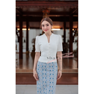 V321 เสื้อผ้าไหมญี่ปุ่น สีขาว คอปีน แขนกระบอก กระดุมหน้าถอดใ…