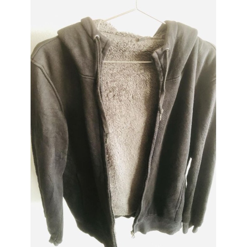 เสื้อกันหนาว Uniqlo สีดำมีหมวก