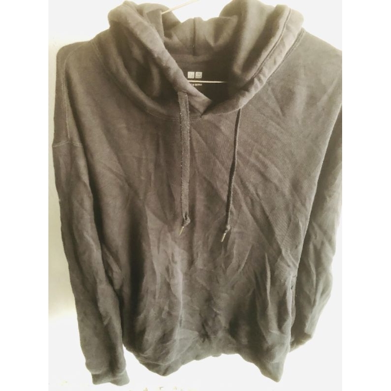 เสื้อกันหนาว Uniqlo สีดำมีหมวก