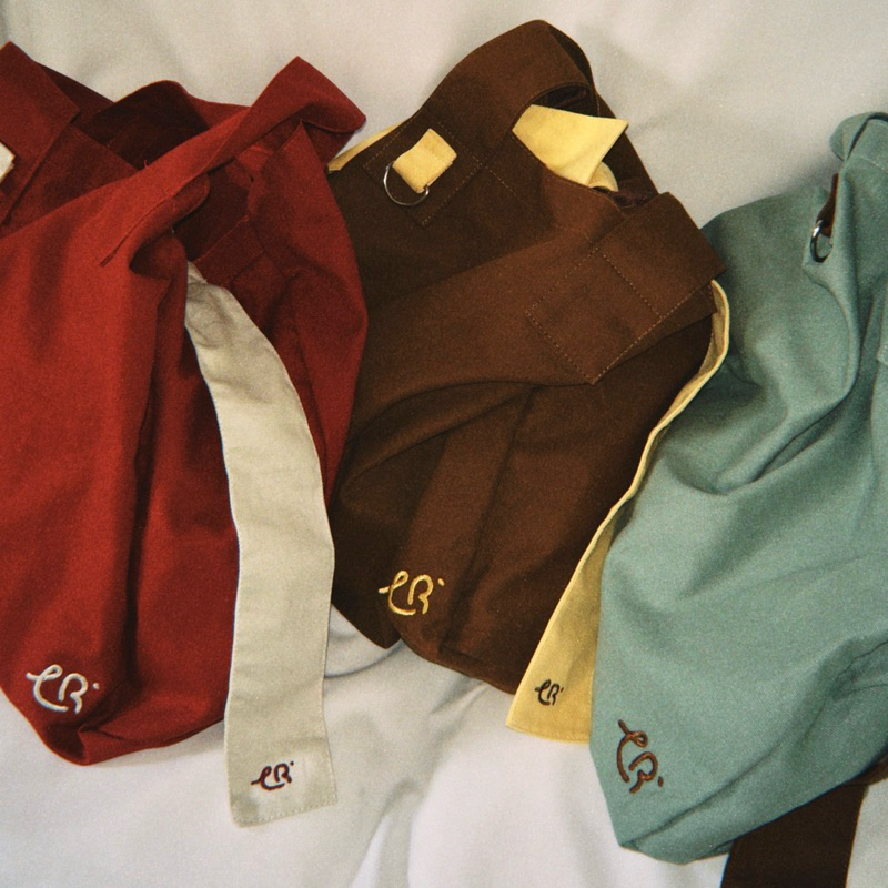 Leryc Tote Bag color : 02 Scarlet (กระเป๋าผ้าสะพายข้าง)