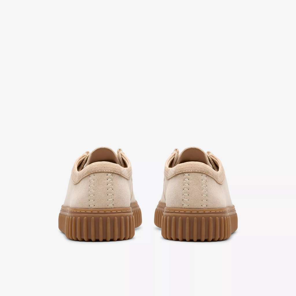 Clarks รุ่น TORHILL LO สี ECRU SUEDE รองเท้าผ้าใบผู้ชาย รองเท้า SNEAKER (รองเท้าสนีกเกอร์) หนังกลับ คุณภาพดี ใส่สบาย