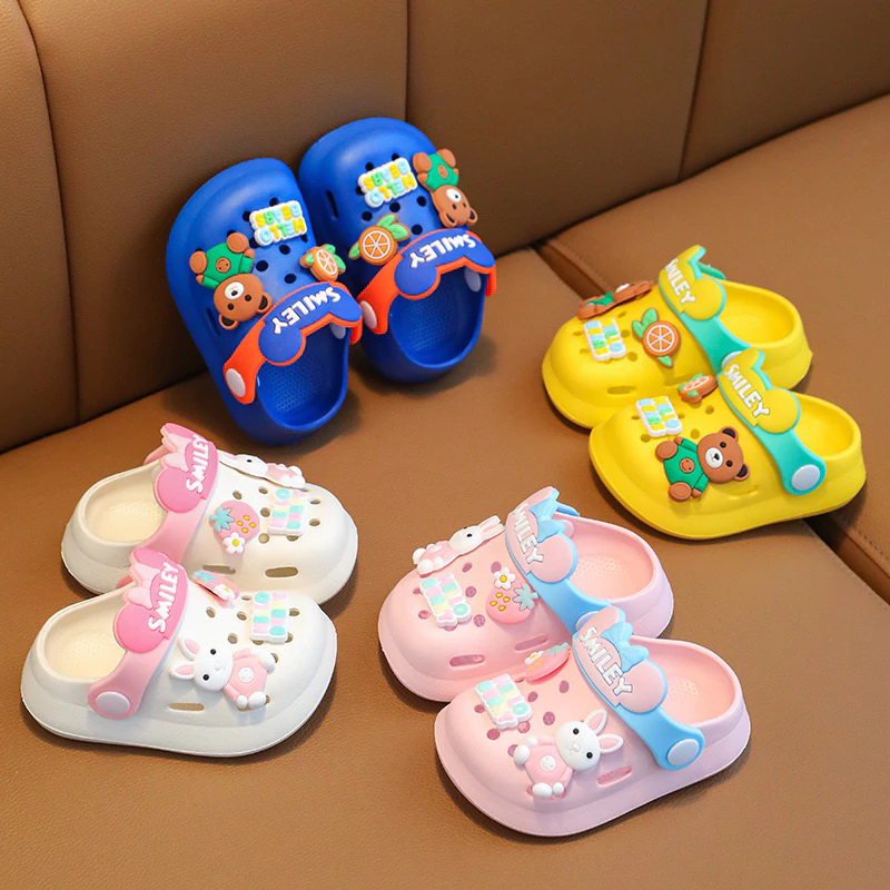 🐰พร้อมส่ง🐻รองเท้าลำลองเด็กลายการ์ตูน พื้นกันลื่น มีสายรัดส้น น่ารัก