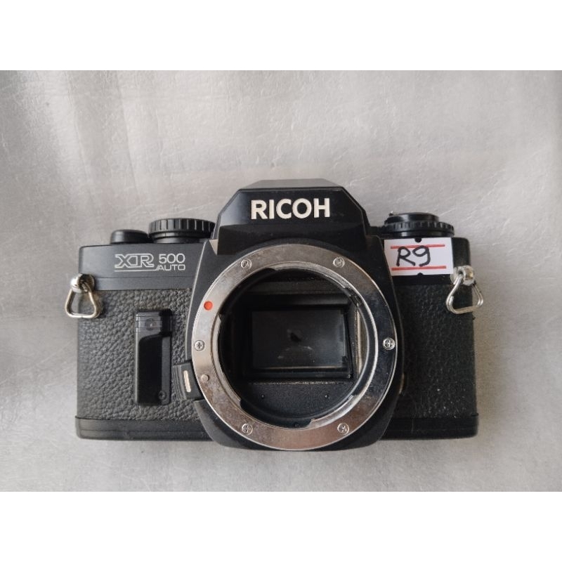 กล้องฟิล์มricoh xr500 auto(อ่านก่อนซื้อ)​เทสเบื้องต้นขึ้นฟิล์มไม่ได้ชัตเตอร์ไม่ได้​ ไม่มีฝาแบตเอาไปส