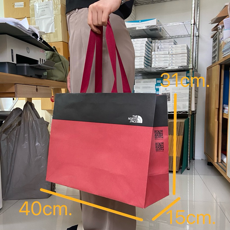 ถุงกระดาษแบรนด์เนมแท้💯💯lyn, Jaspal,Amezon Starbucks, Uniqlo,charles&keith,central,themall,ไซส์S-M-L-