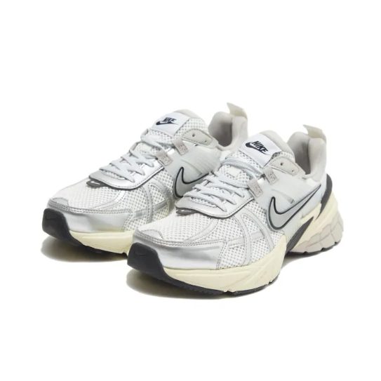 [ของแท้100%]รองเท้า Nike V2K Run "Summit White/Metallic Silver" พร้อมส่ง (FD0736-100) รองเท้าผ้าใบ สุดฮิต